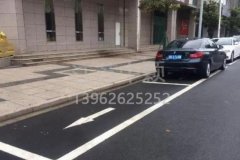 車停在車位也被貼處罰單子？交通警察：這三種停車方式也算違規！