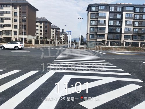 道路劃線(xiàn)標(biāo)線(xiàn)的驗(yàn)收標(biāo)準(zhǔn)以及車(chē)位劃線(xiàn)的施工過(guò)程要點(diǎn)?