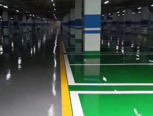 蘇州環(huán)氧地坪解析：地坪漆施工時(shí)怎么樣保護(hù)墻面、設(shè)備不被污染？